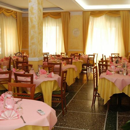 Hotel Giannella Rimini Buitenkant foto