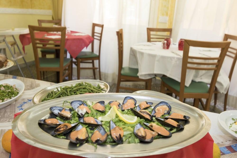 Hotel Giannella Rimini Buitenkant foto