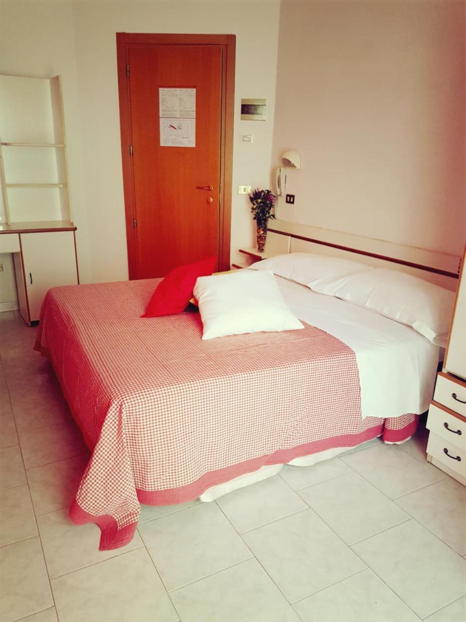 Hotel Giannella Rimini Buitenkant foto