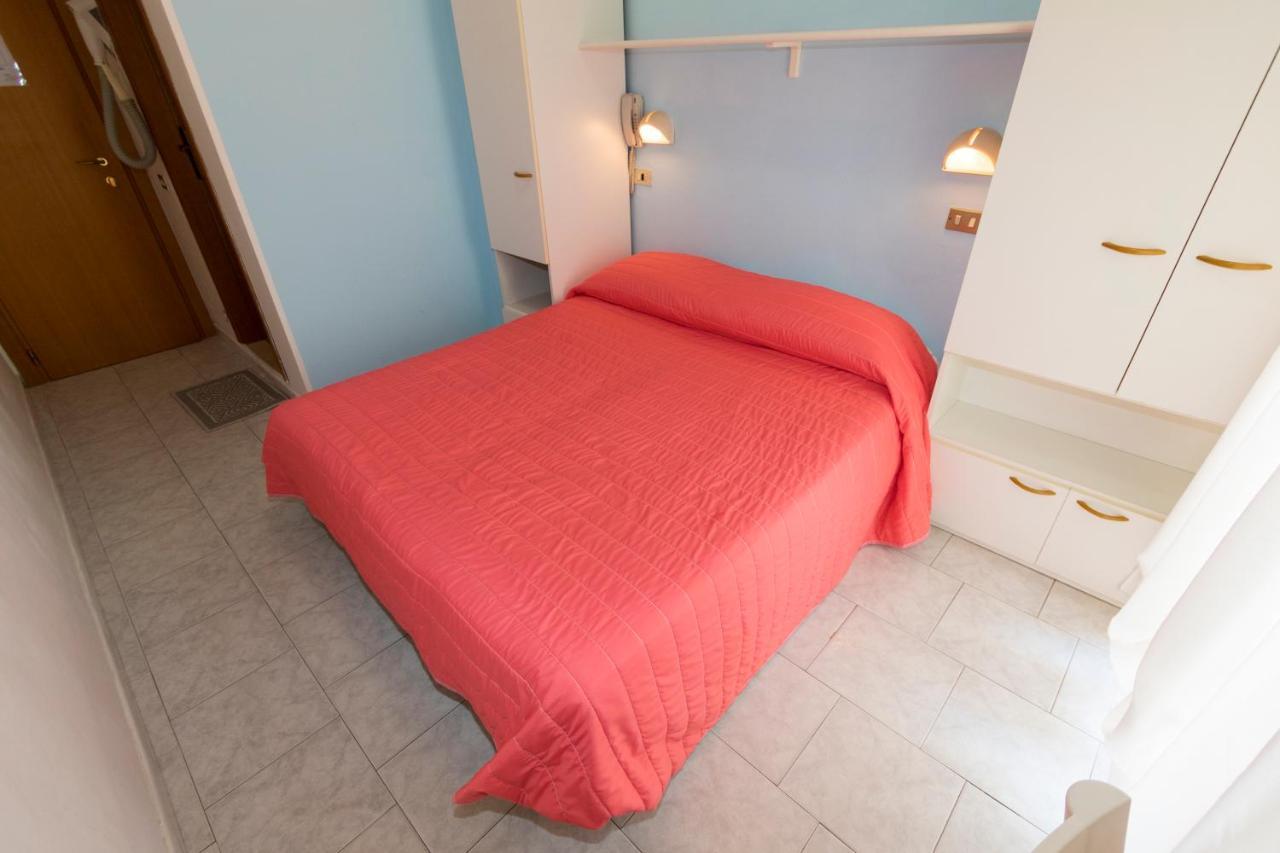 Hotel Giannella Rimini Buitenkant foto